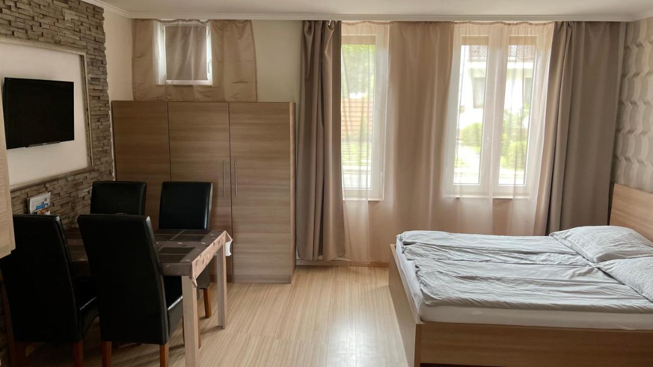Gyula Vár Prémium Apartman Esterno foto