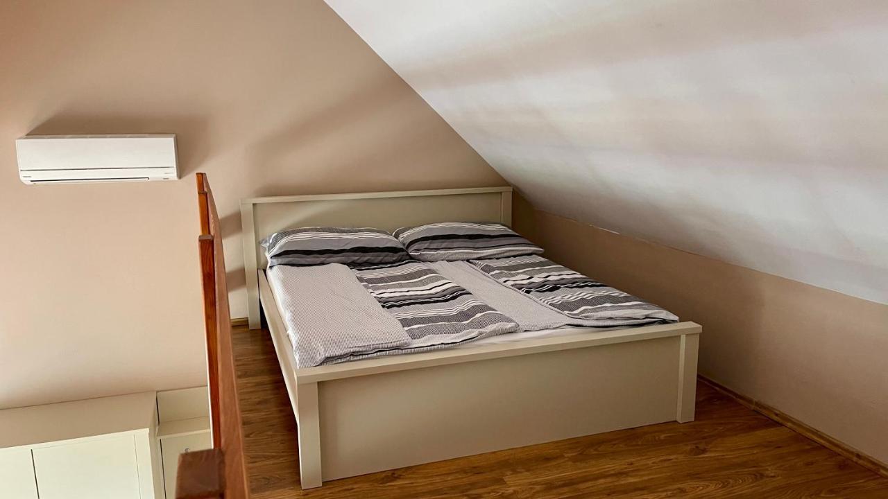 Gyula Vár Prémium Apartman Esterno foto