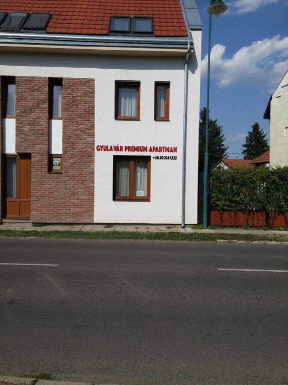 Gyula Vár Prémium Apartman Esterno foto
