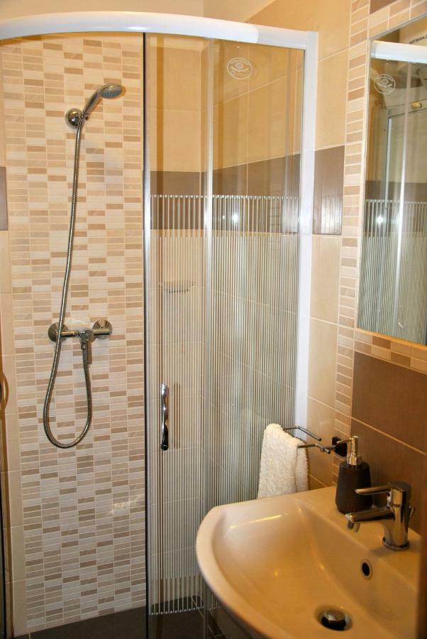 Gyula Vár Prémium Apartman Esterno foto
